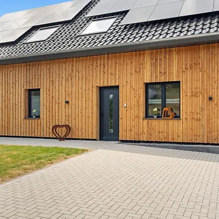 Eifelruhe Wellness Mit Whirlpool Und Sauna מונשאו